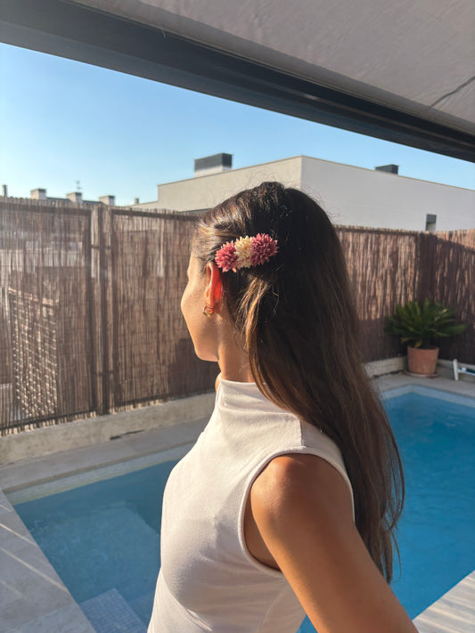 Tres dalias rosa